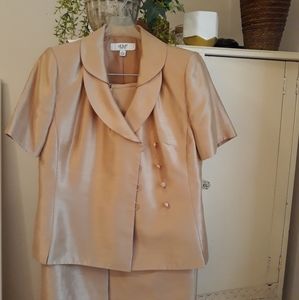 A light peach LE SUIT